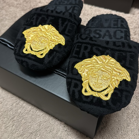 NIB ladies, Versace slippers in black and gold size small - Picture 6 of 6